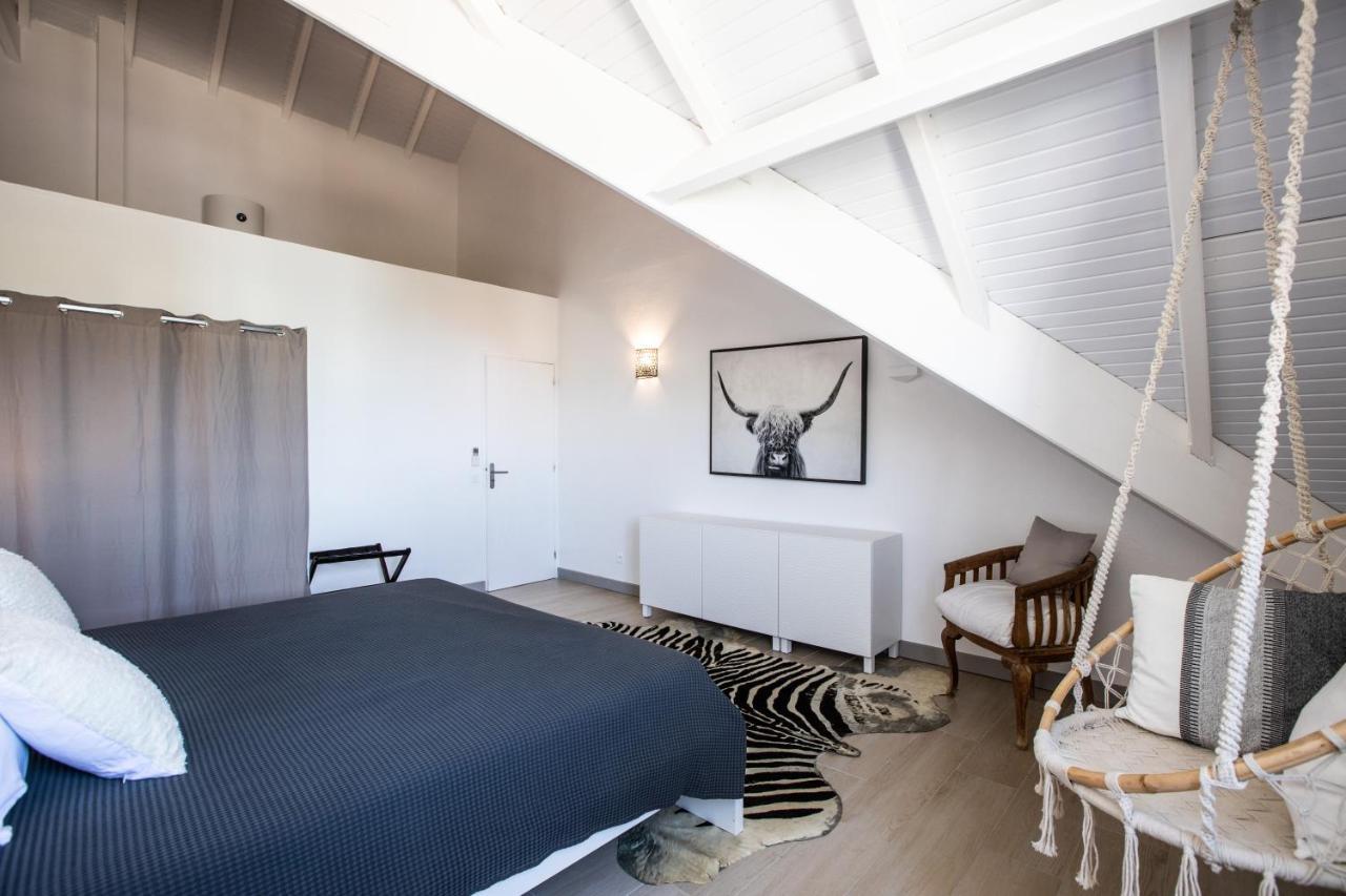 Stunning New Apartment With View Of Orient Bay Quarter of Orleans Exterior photo