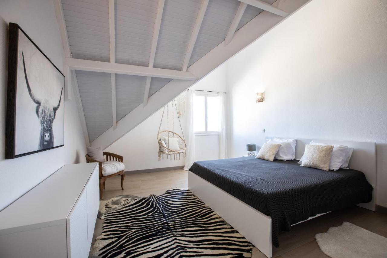 Stunning New Apartment With View Of Orient Bay Quarter of Orleans Exterior photo